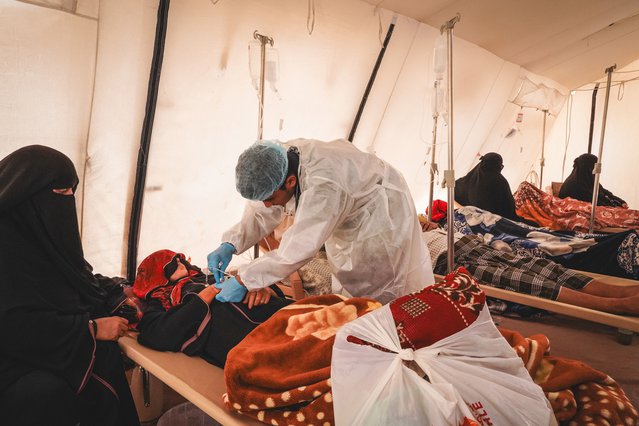 Onze teams behandelen patiënten met acute waterige diarree en cholera in ons cholerabehandelcentrum in de stad Aden, Jemen. © Athmar Mohammed/MSF