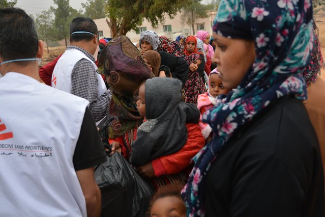 Voedeldistributie in het detentiecentrum in Zintan, Libië | Artsen zonder Grenzen